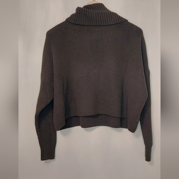 Olive Green Cropped Hollister Sweater - Picture 6 of 7